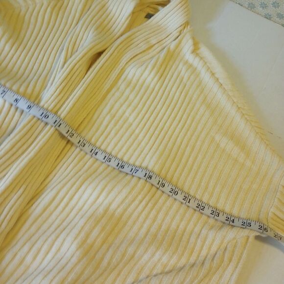 Cable Stitch 100% acrylic cream cable knit open cardigan with thumb holes - Picture 10 of 12
